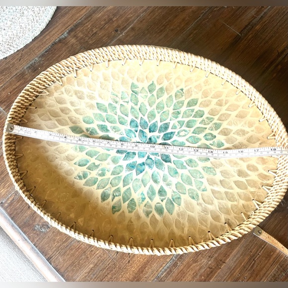 Beautiful Ratan/ Shell Mosaic Serving Tray - Picture 4 of 4